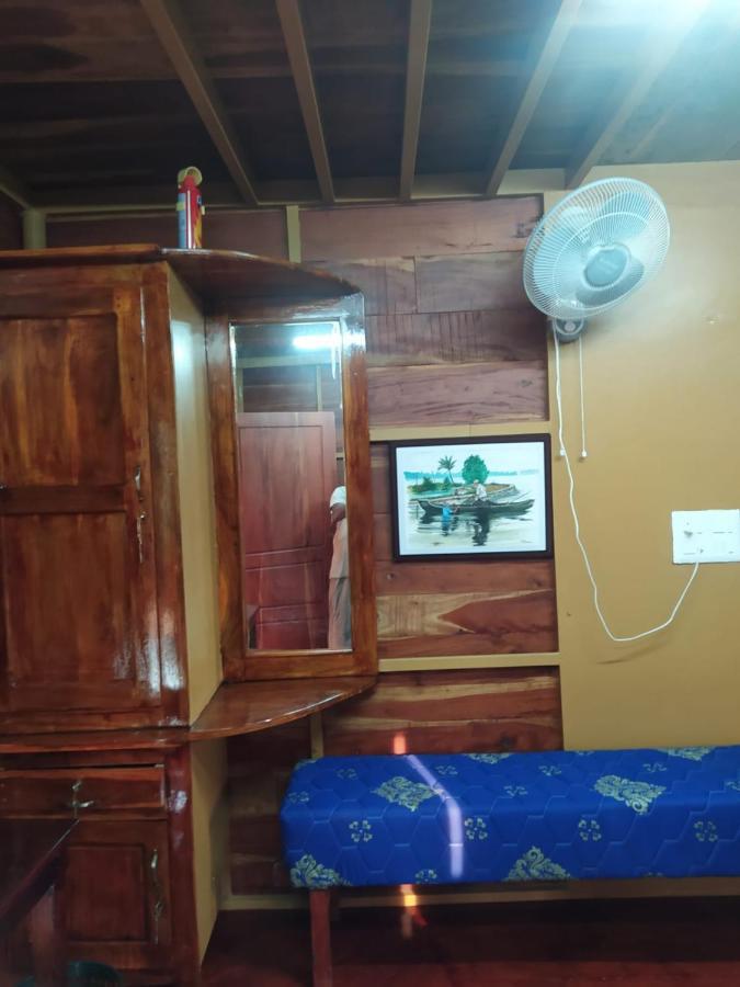Mundromocktail Tourist Home Sasthamcotta Exterior foto