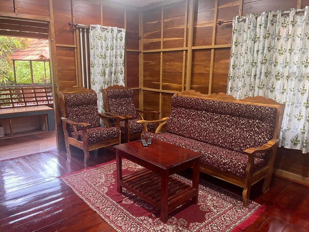 Mundromocktail Tourist Home Sasthamcotta Exterior foto